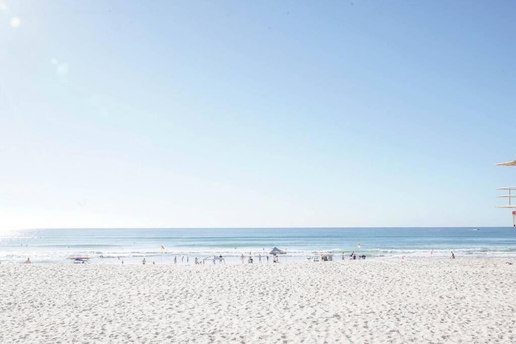 Broadbeach Mall Location, Victoria Square * Gold Coast